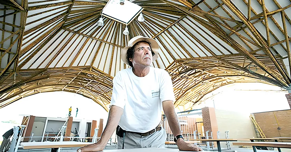 Simón Vélez Biografia, articulo en revista focus latinoamerica