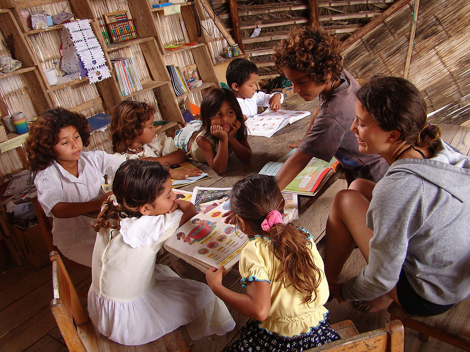 Escuela Nueva Esperanza de Al Borde en la revista focus latinoamerica, escrito por Pamela Aguirre Catalan