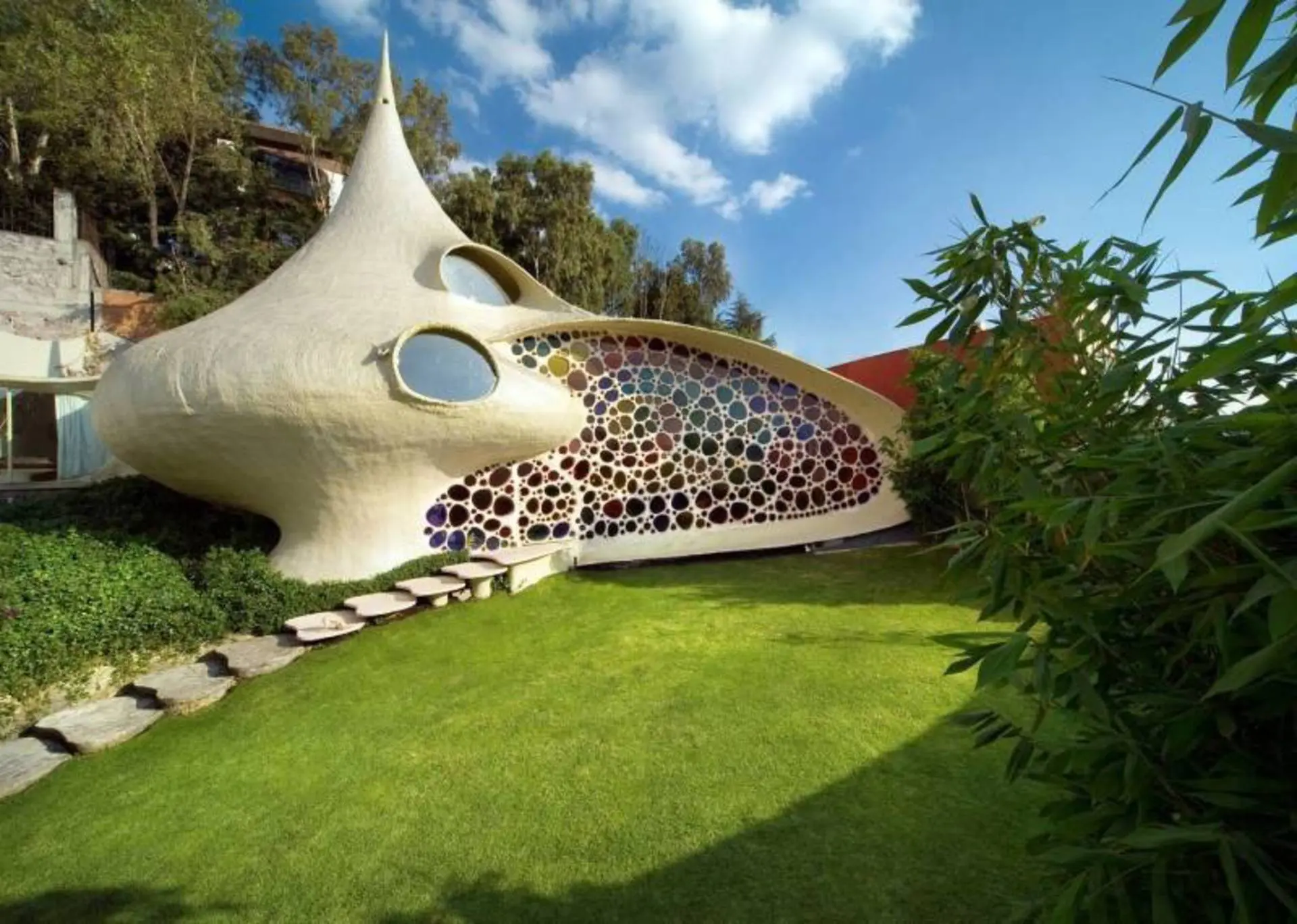 Casa Nautilus de Javier Senosiain en Naucalpan de Juárez, Estado de México. Artículo en Revista FOCUS Latinoamérica sobre arquitectura mexicana, arquitectura orgánica, Casa Caracol y architecture.