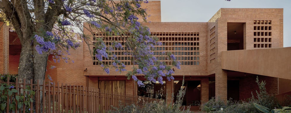 Centro para la Cultura y las Artes de la Ribera de ATELIER ARS en Ajijic, Jalisco, México. Artículo en Revista FOCUS Latinoamérica sobre arquitectura mexicana, arquitectura cultural, barro regional, Lago de Chapala y architecture.