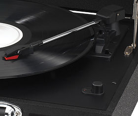 Jensen® JTA-420 3-Speed Portable Turntable with Built-in Speakers - detail