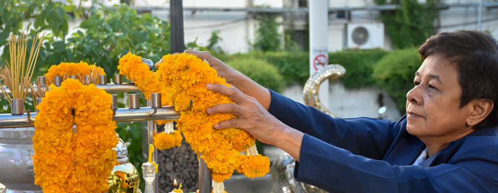 พิธีไหว้ศาลพระพรหม