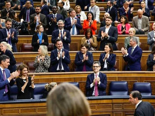 PP y Vox sumarían un récord de 191 diputados, según una encuesta del Mundo
