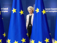 Bruselas cambia de criterio, una vez más, sobre la implantación de coches eléctricos.