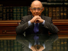 Políticos y periodistas, las grandes víctimas de Hacienda por criticar a Cristóbal Montoro