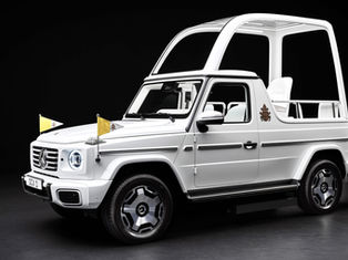 El Papa Francisco recibe el primer “Papamovil” eléctrico