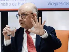 El juez acepta prolongar la instrucción e investigar los bienes de Montoro y su mujer