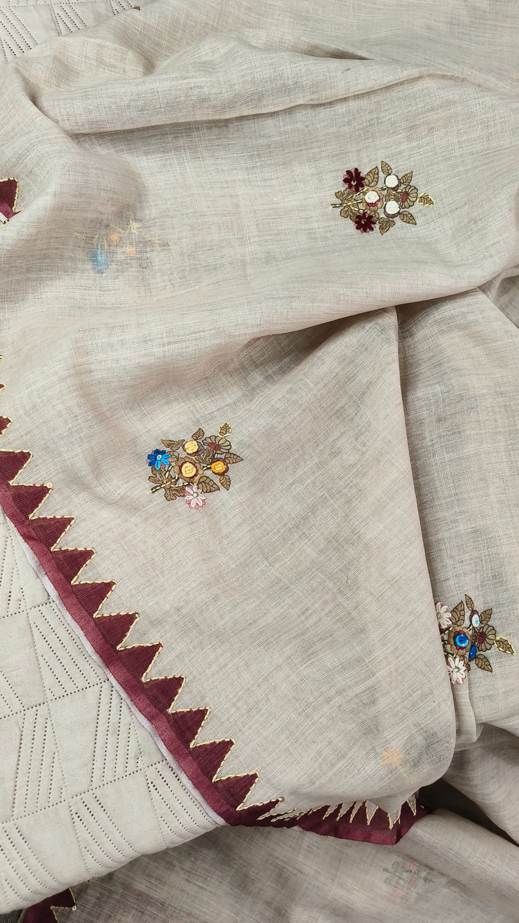 Contrast digital print border on cotton linen saree