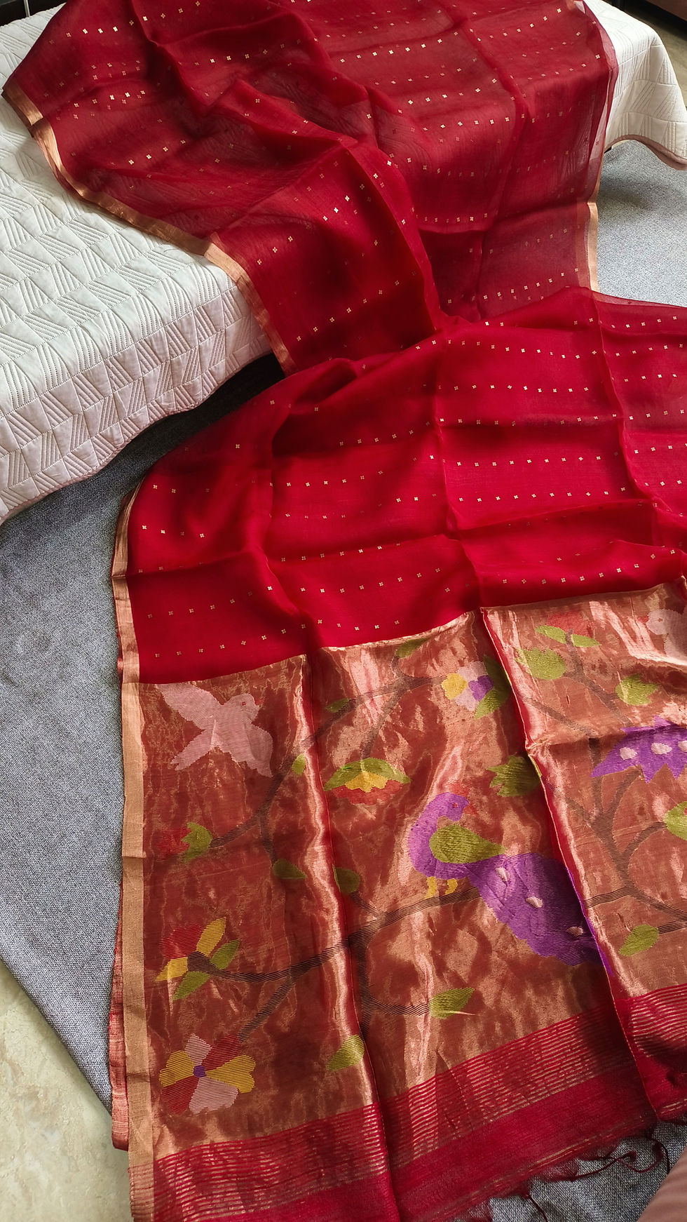Red Handwoven Pure Muslin Silk Saree – Jamdani Weave with Paithani Pallu