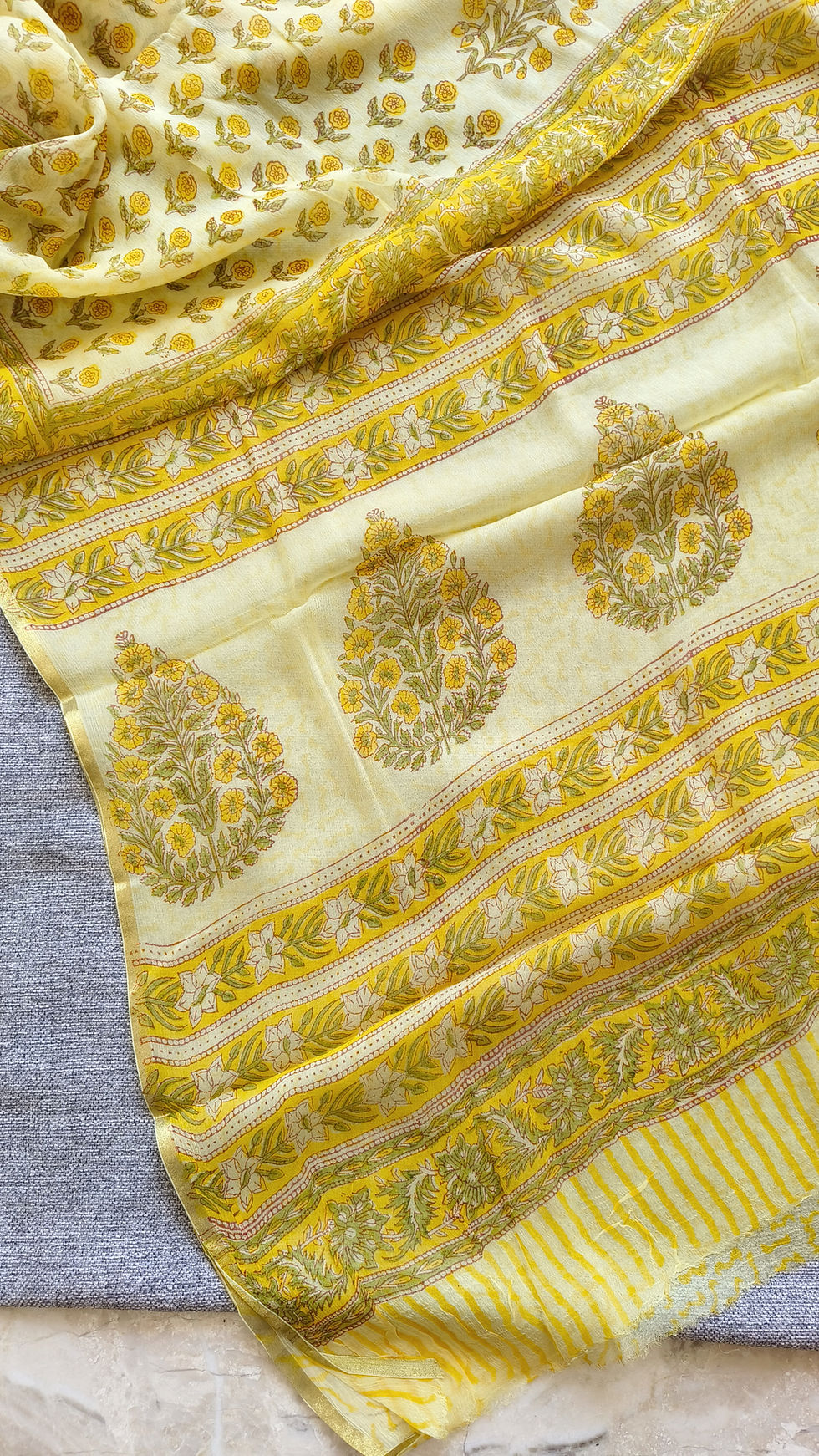 Thumbnail: Flowing chiffon pallu