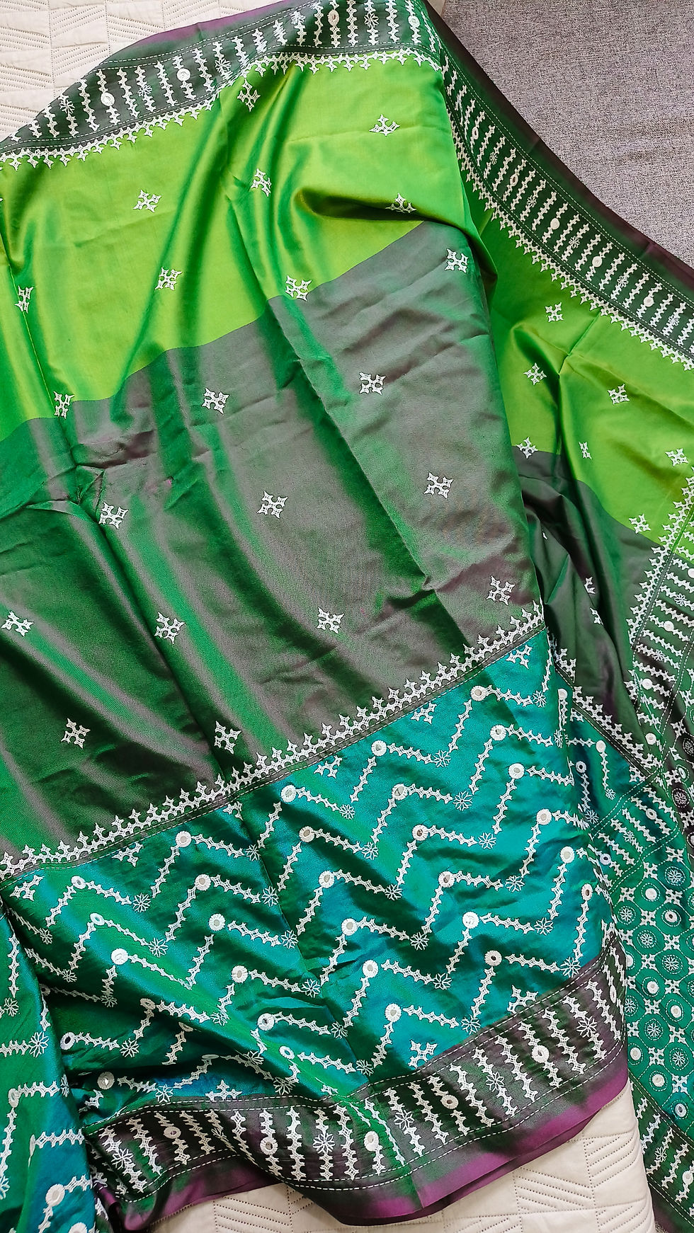 Thumbnail: Green Kutchi Bharat Hand Embroidered 3D Silk Saree (Three-Tone Dyed)