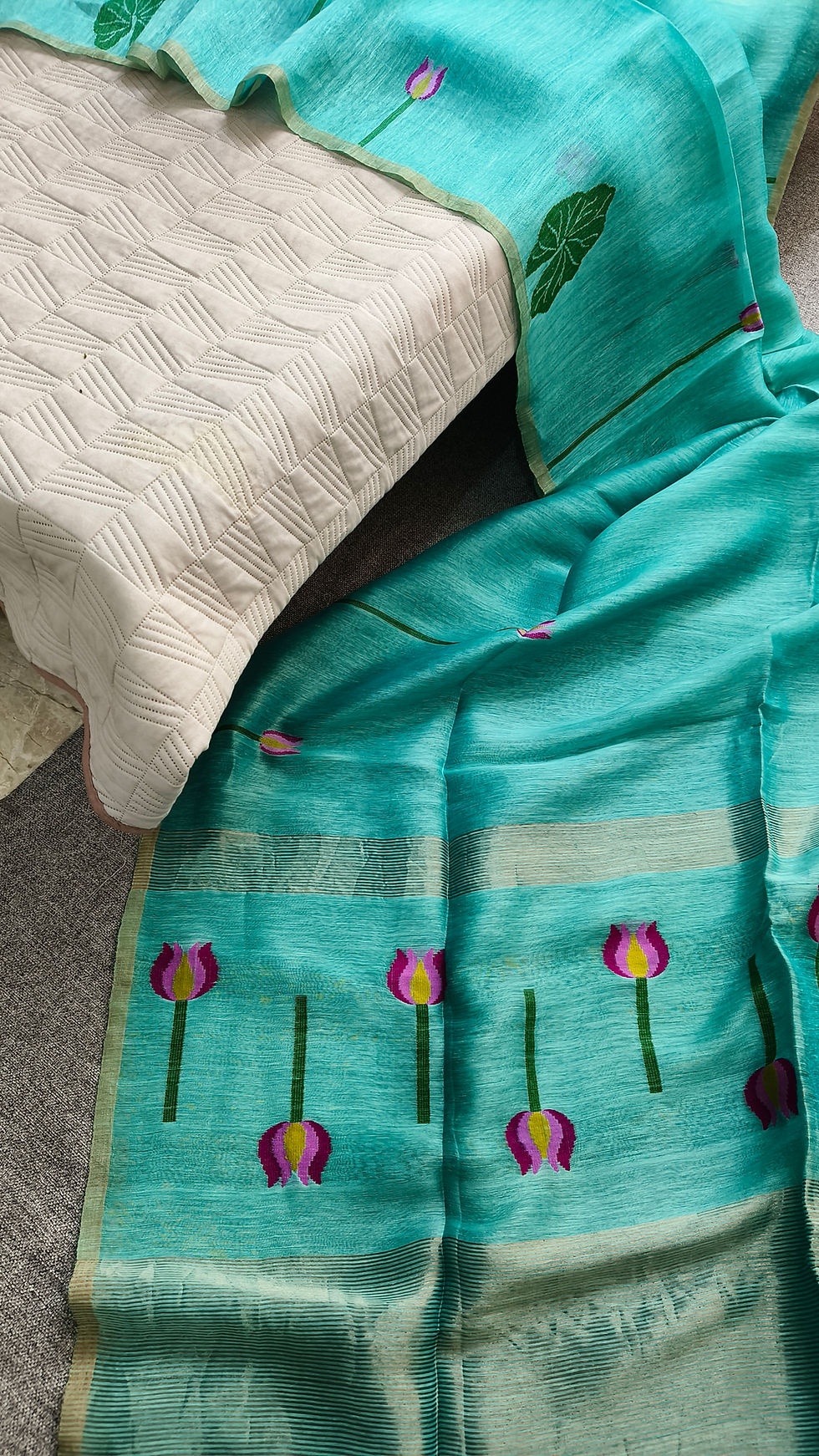 Thumbnail: Handwoven Linen Silk Jamdani Saree