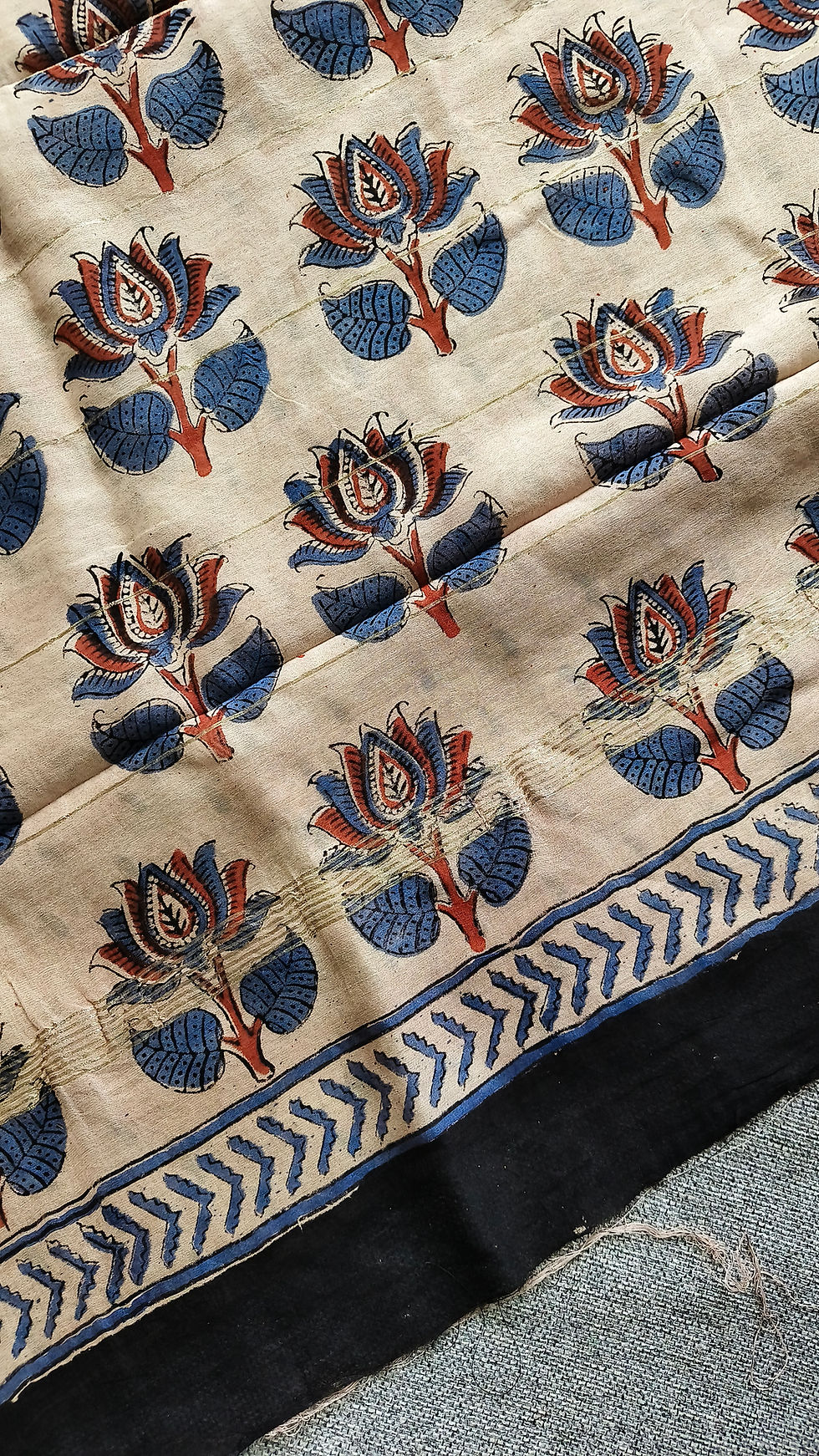 Thumbnail: Maheshwari Cotton Silk Handblock Print Saree Cream