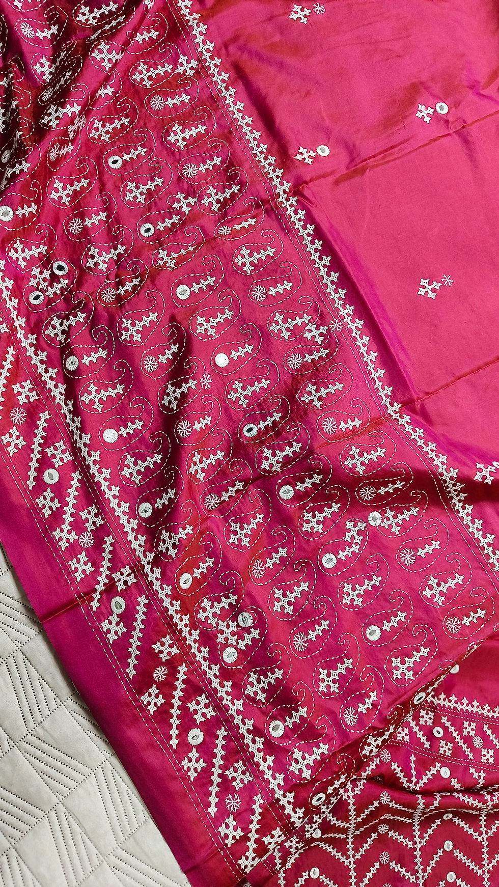 Handcrafted Kutchi Bharat hand embroidery saree in dual tone