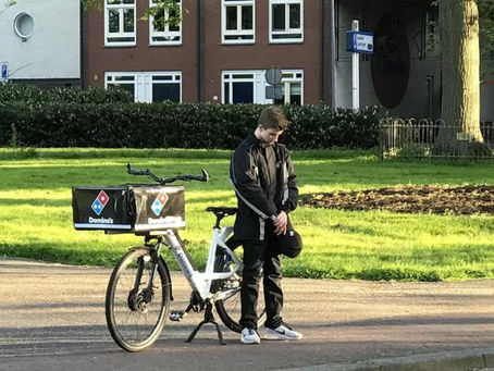 EEN KLEIN GEBAAR, GROOTS IN UITVOERING