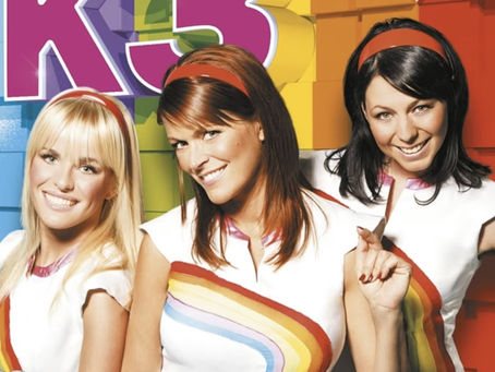 GROTE BROER STAAT OP VOOR Z'N ZUSJE..