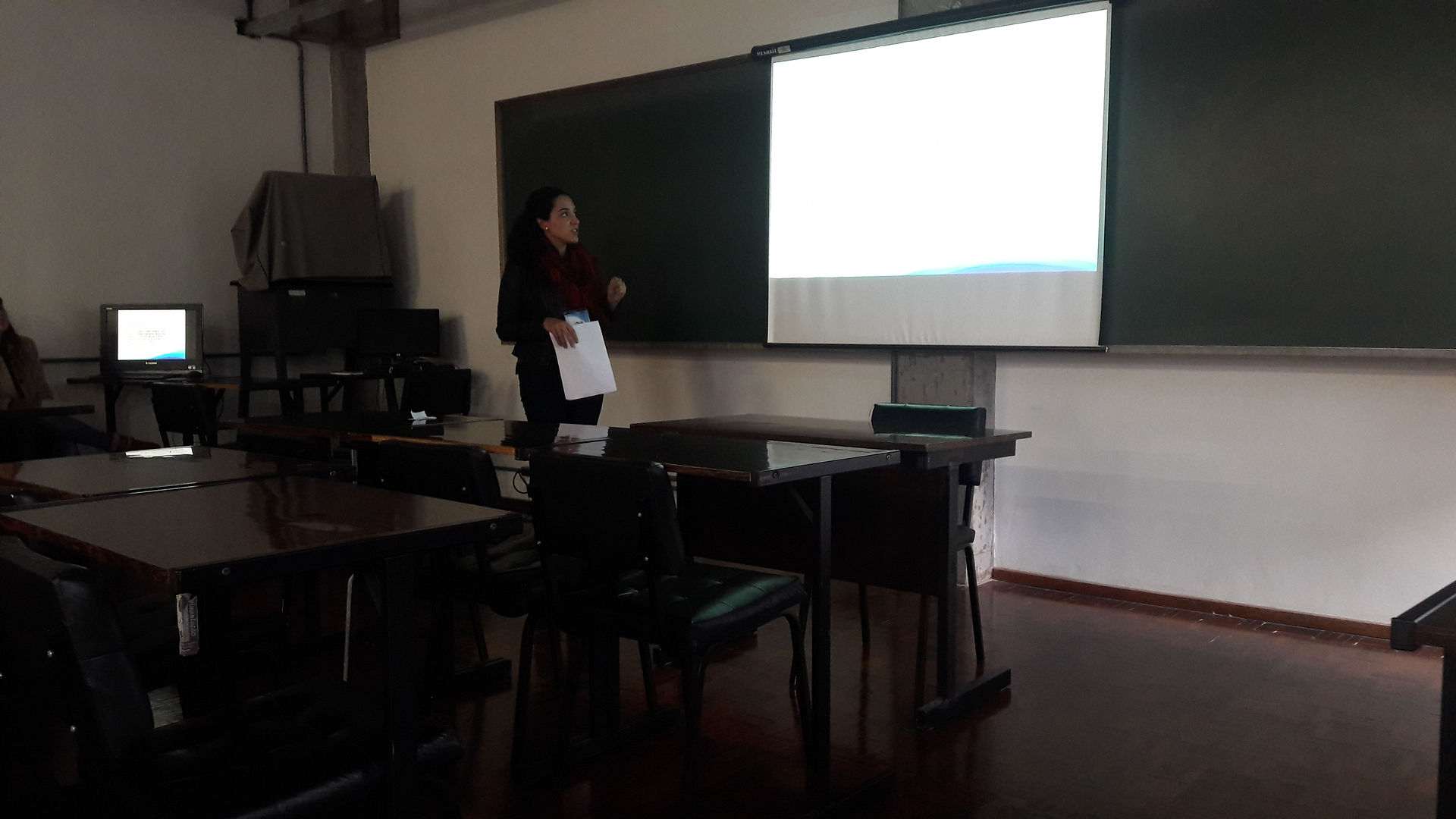 Letícia de Oliveira apresentando