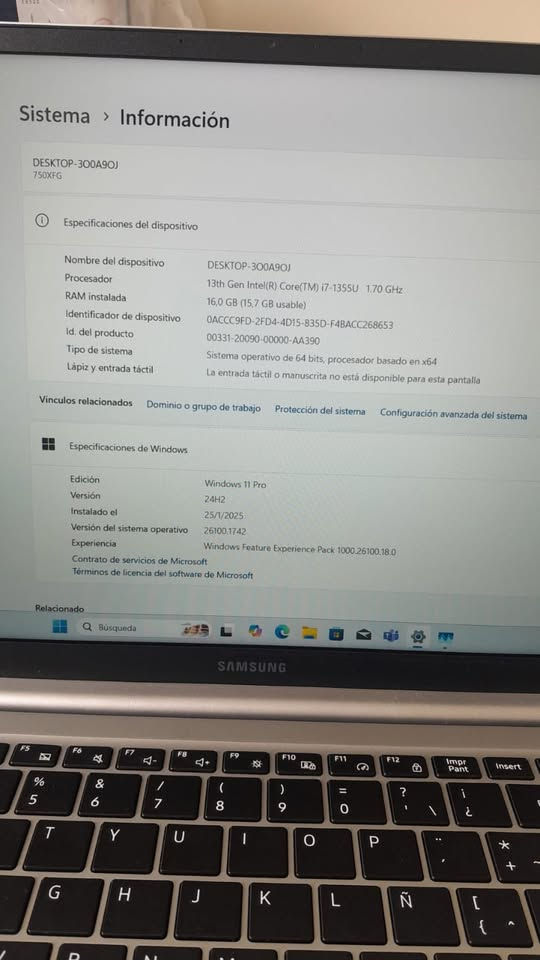 Miniatura: Notebook Samsung, modelo NP750 book 3, i7, 16gb ram, 512gb SSD, con cargador.