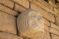Tête clouée du temple Chavin