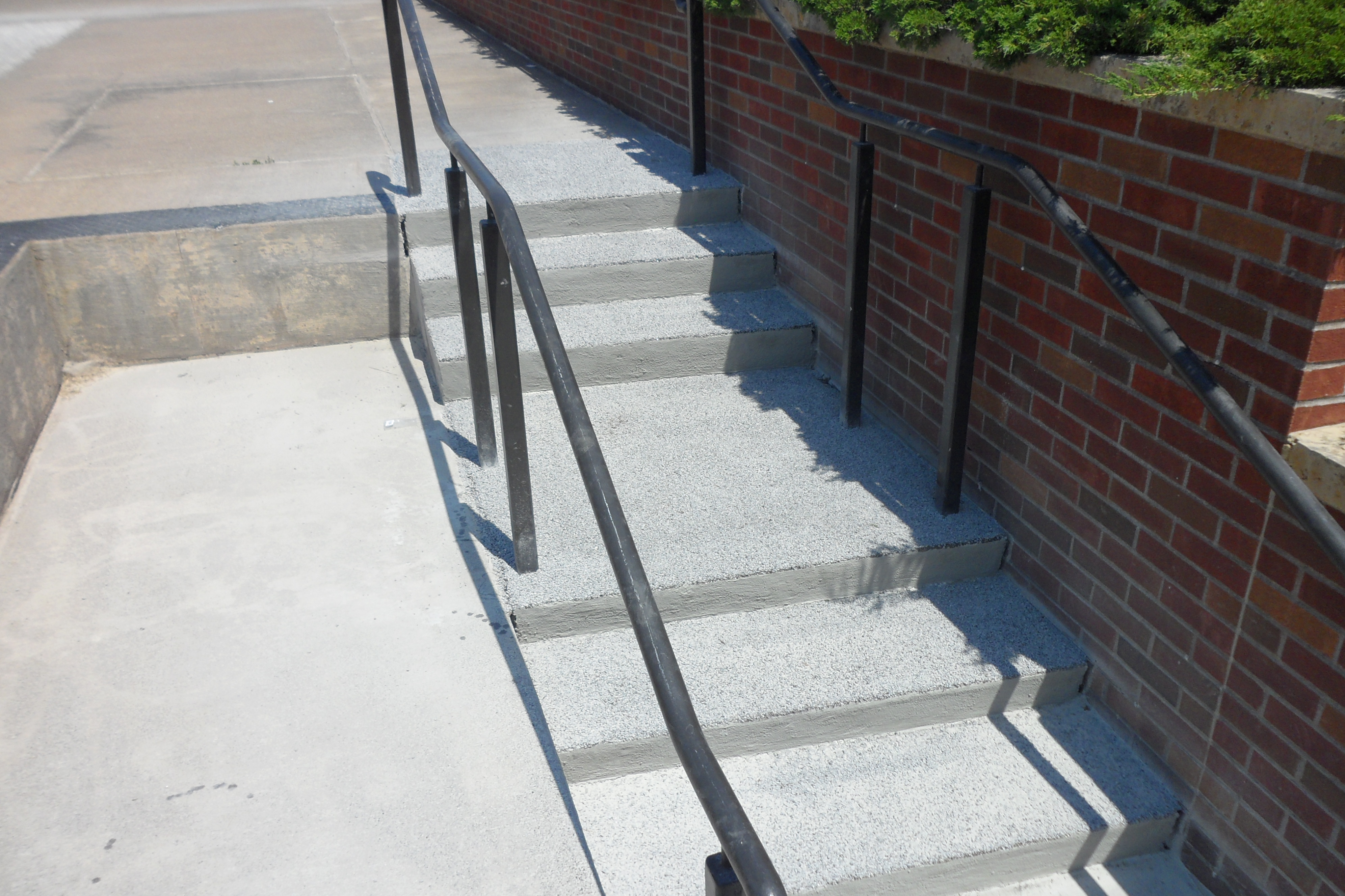 UMD Safe Lane Textured Stairs
