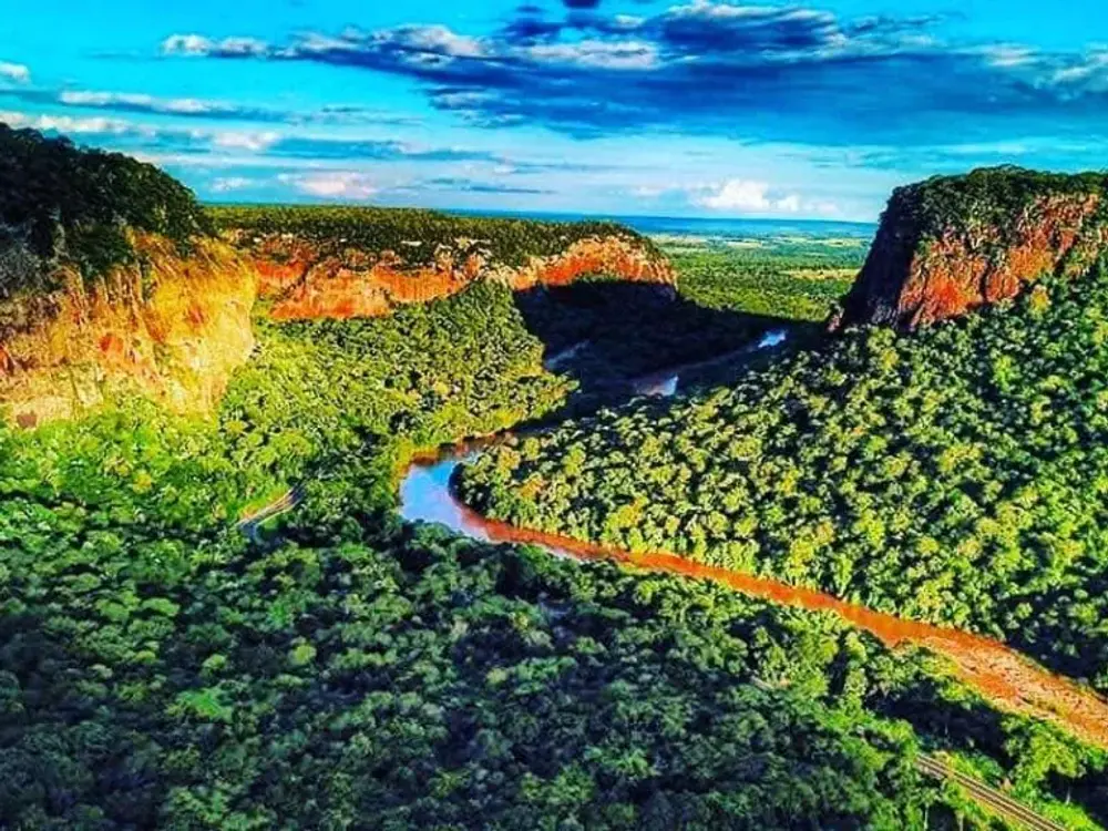 Vista aérea do Morro do Paxixi e da Serra de Maracaju em Aquidauana MS