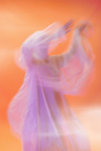 einavr_A_surreal_motion-bluסrred_image_o