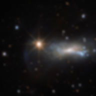 とかげ座にある非常に強い光で輝く星「TYC 3203-450-1」と不規則銀河「