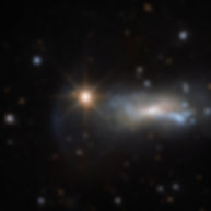 とかげ座にある非常に強い光で輝く星「TYC 3203-450-1」と不規則銀河「