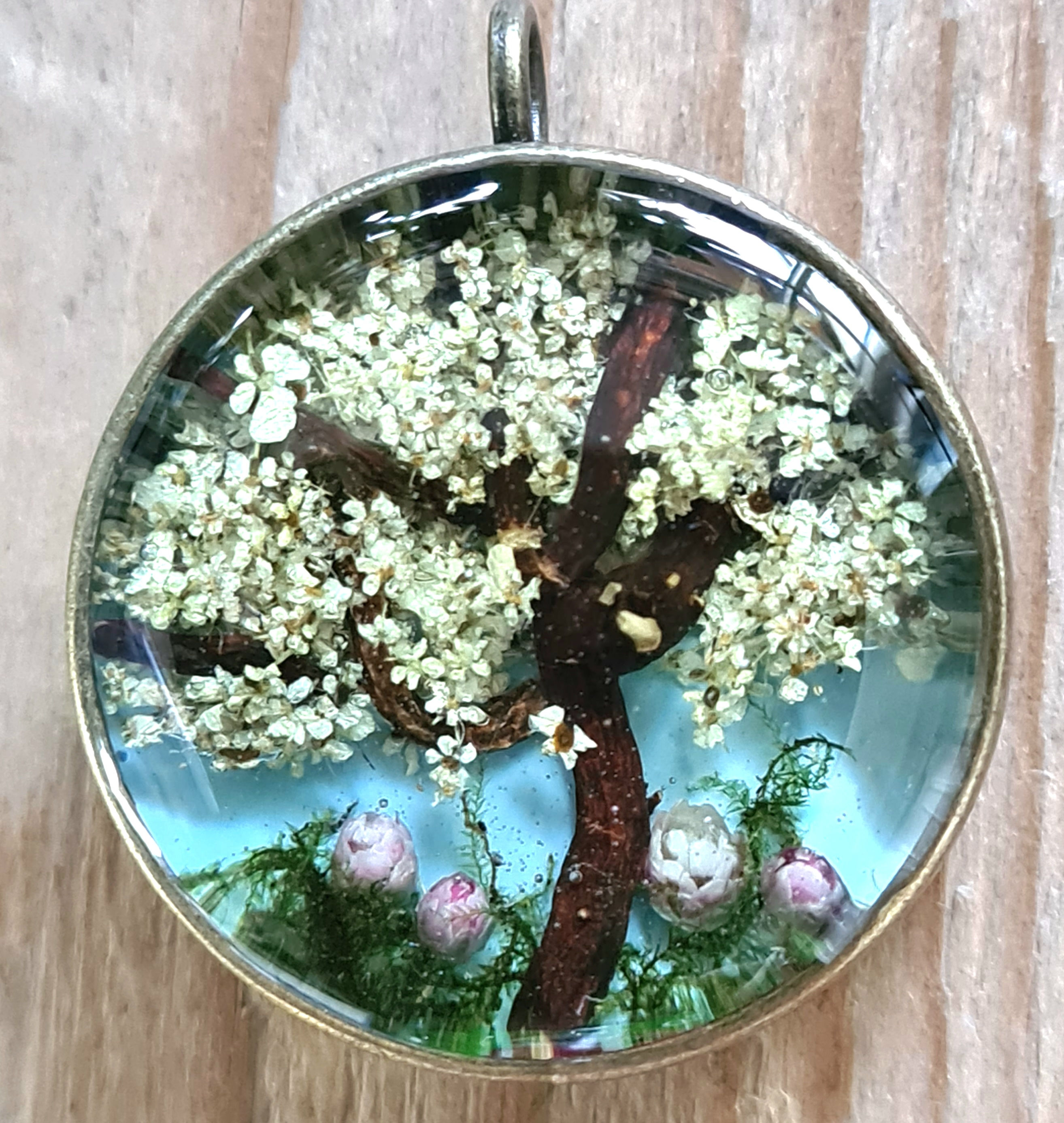 Medaillon Tree in Blossom Blue Skye