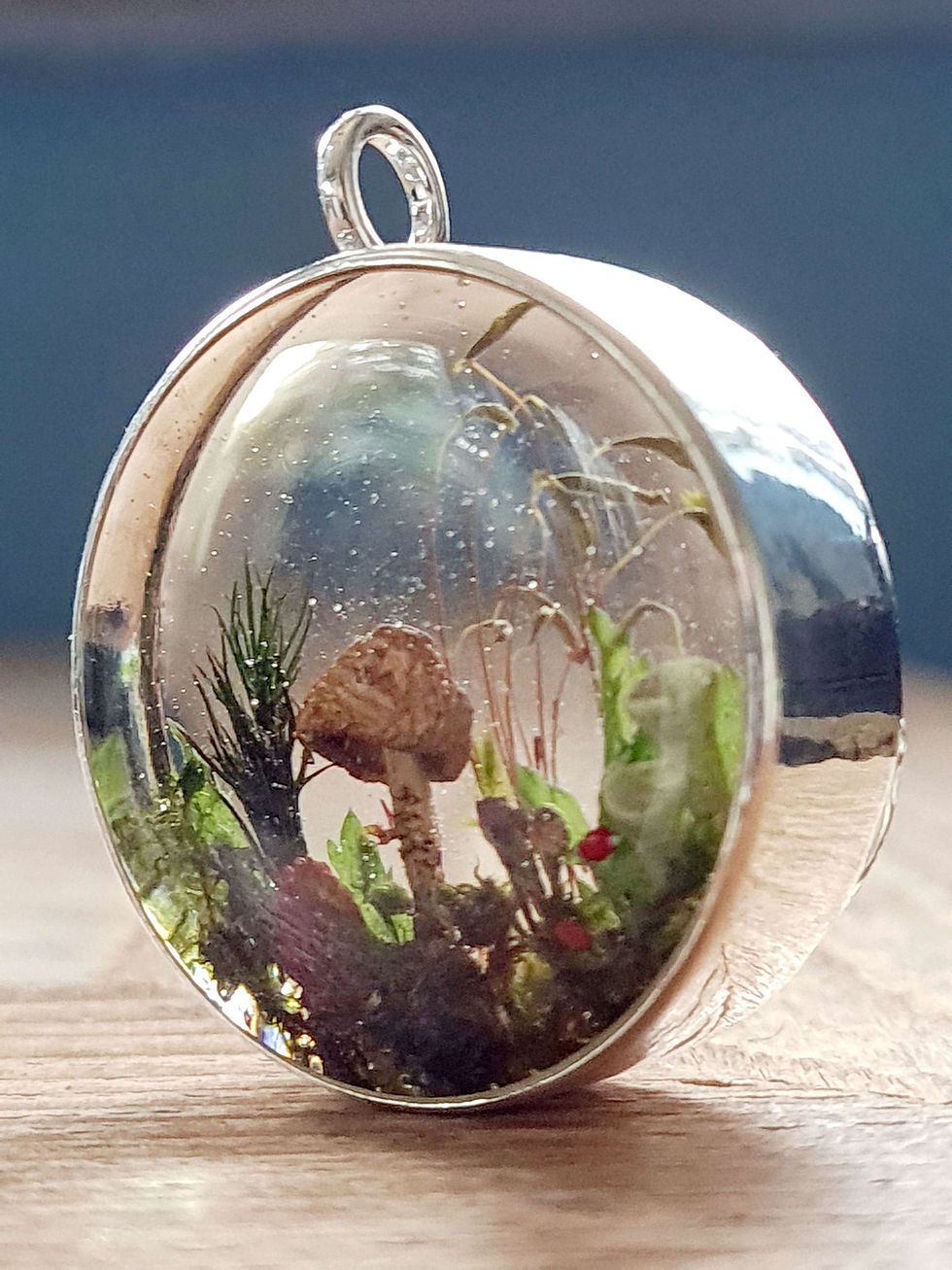 Thumbnail: Medaillon In Het Oude Bos