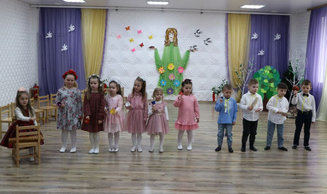 Весняні свята у середній групі №5, старшій №4