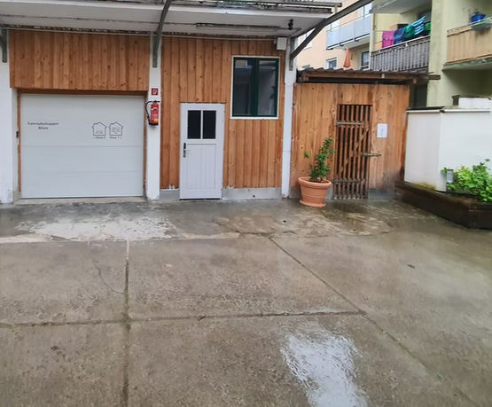 Innenhof Unterkunft Augsurg mit eigener Fahrradgarage