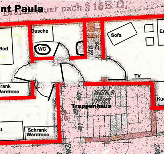 Detaillierter Grundriss des Apartments Paula in Augsburg mit Darstellung von Küche, Wohnbereich mit Sofa, zwei Schlafzimmern mit Doppelbett und Stockbett sowie der Terrasse.