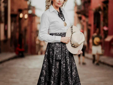 Women in stylish outfit in San Miguel street