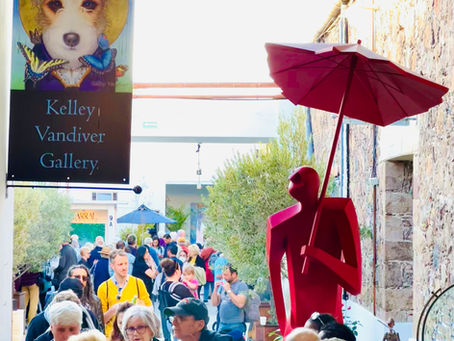 Crowd enjoying the art at the Fabrica La Aurora in San Miguel de Allende