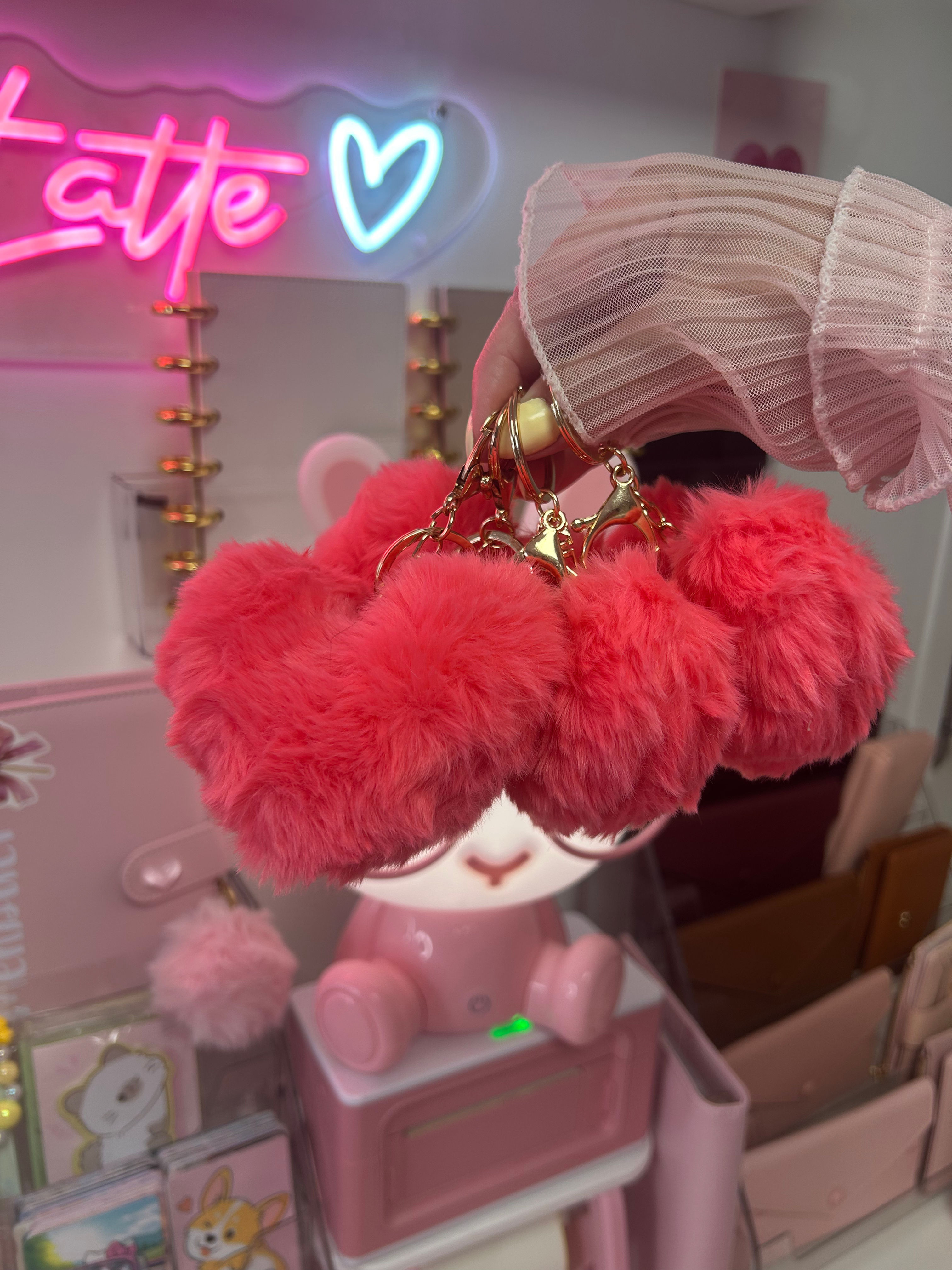 Pompon porte cle cœur rose vif