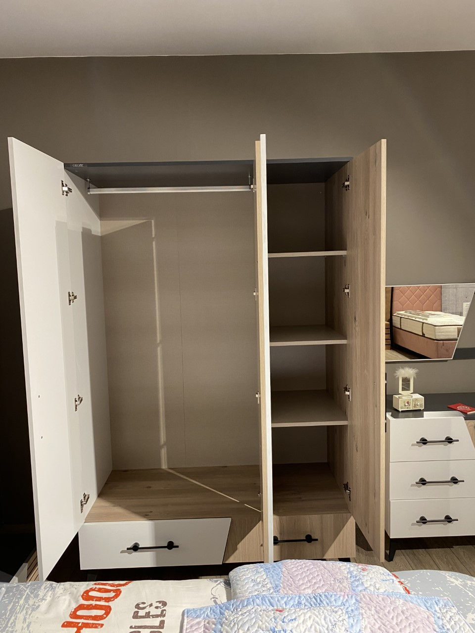 Küçük resim: Ergül - Goya Genç Odası