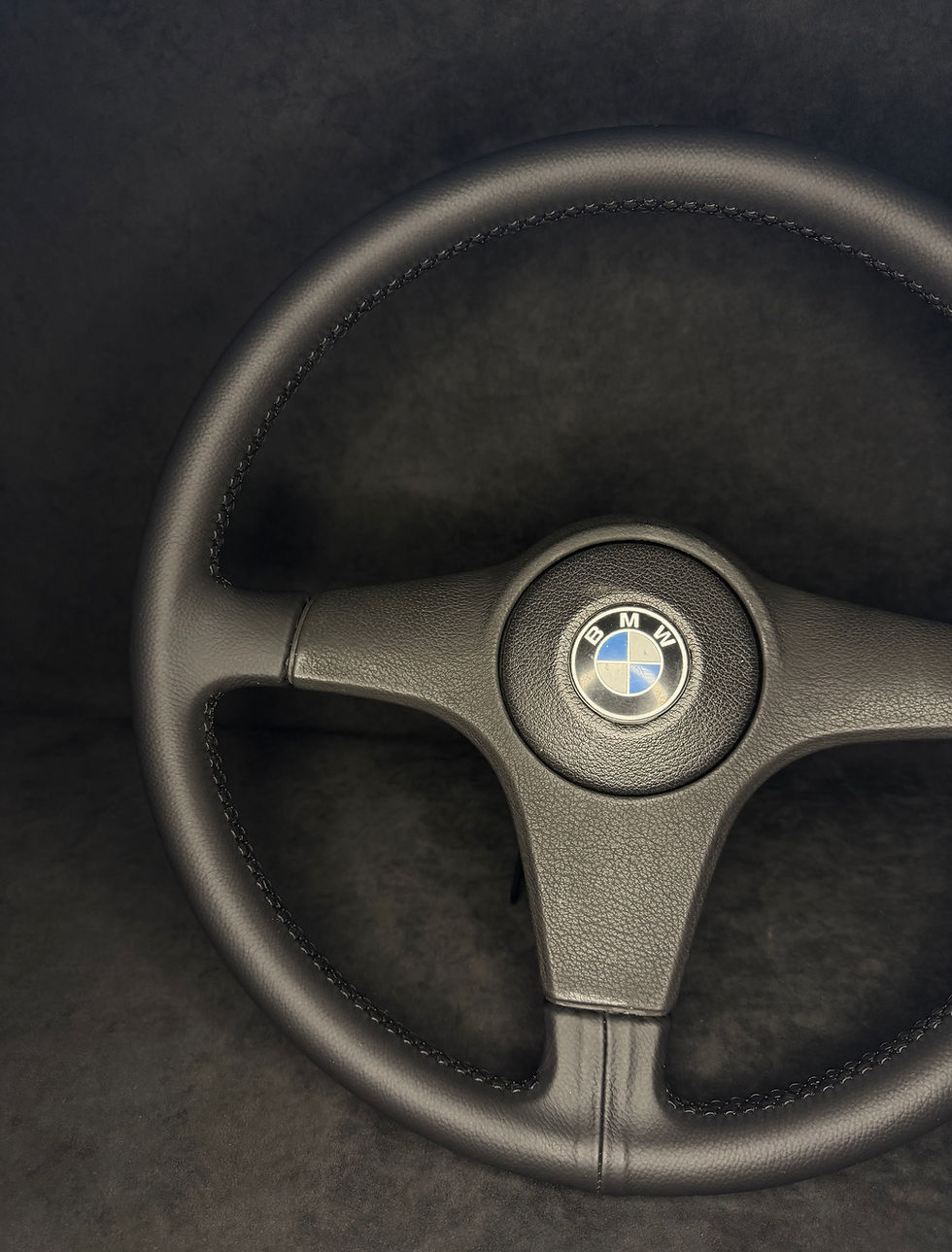 Miniature : Volant Sport E30,E28,E24,E32,E34 Cuir grainé, Surpiqures noir