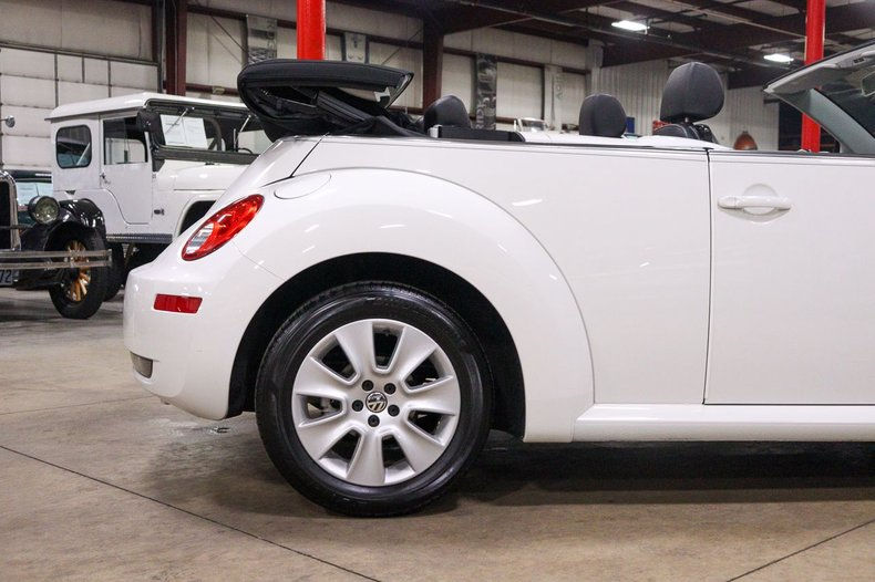 Miniatura: \Volkswagen Beetle Convertible 2009