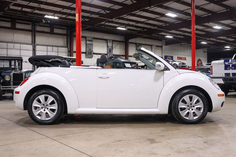 Miniatura: \Volkswagen Beetle Convertible 2009