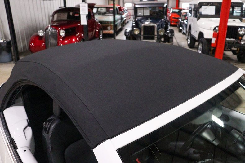 Miniatura: \Volkswagen Beetle Convertible 2009