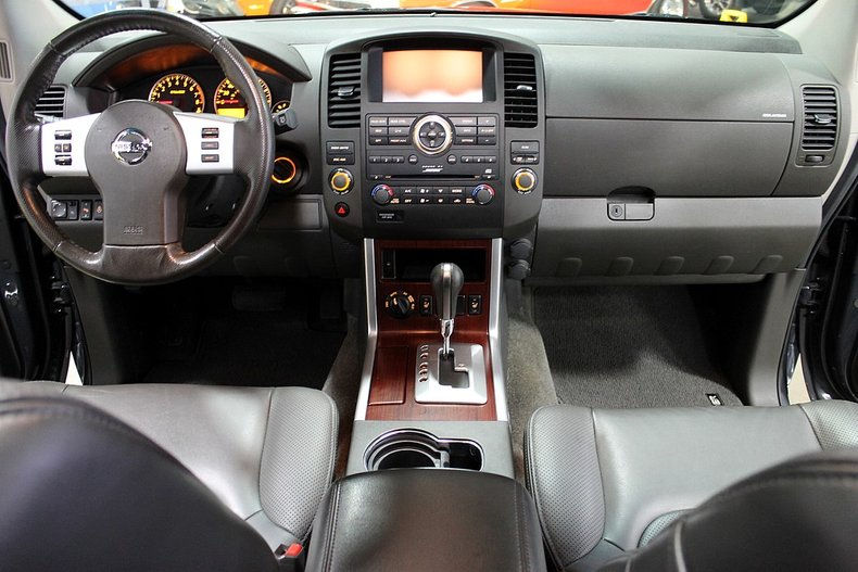 Miniatura: Nissan Pathfinder 2011