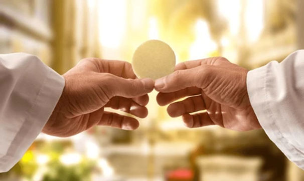 hands-priest-consecrating-host-body-260nw-2288608393_edited.jpg