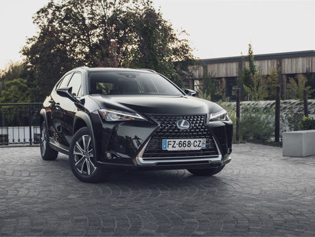 ESSAI Lexus UX 300e : de l'hybride au tout électrique.