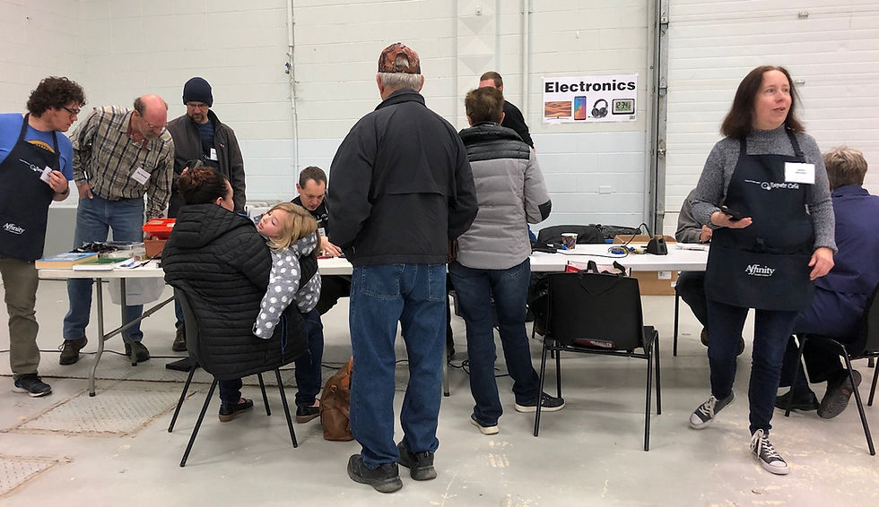 Repair cafe crowd