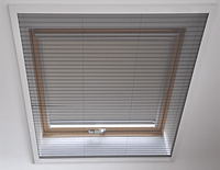 Fabricant de moustiquaires sur mesure en Belgique, Belmoustiquaire assure également la vente de moustiquaire. Notre équipe technique réalise également la pose des moustiquaires à votre domicile.