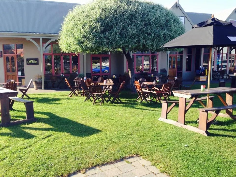 sandfly cafe te anau
