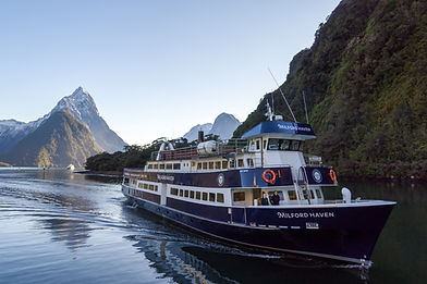 Milford Sound Cruise, Milford Sound Luxe Tours Te Anau