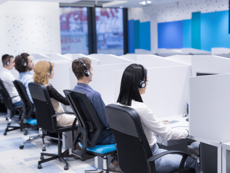 El Ministerio impulsa la creación de un Contact Center Consular tras una propuesta del CRE de París