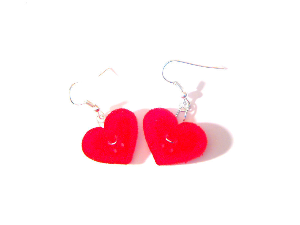 Thumbnail: Boucles d'oreilles TÊTE À TÊTE petits coeurs en velours rouge